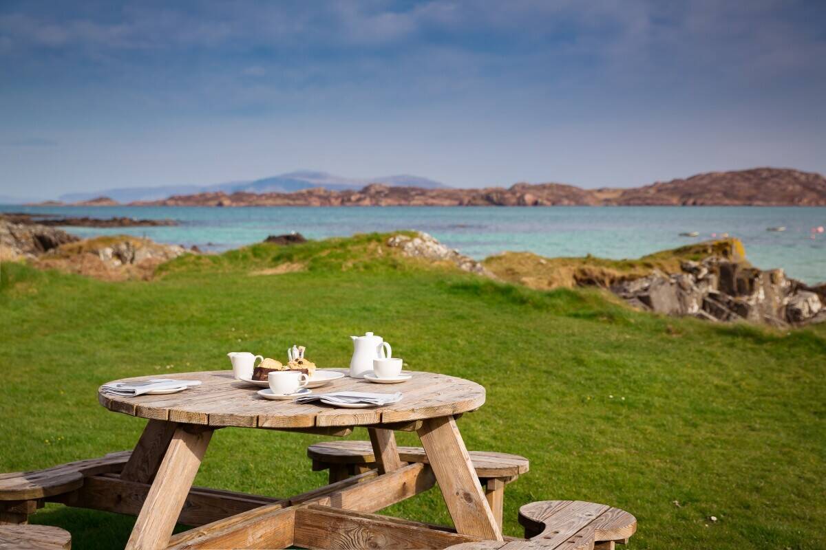 Well-Established, Popular 17-Bedroom Historic Island Hotel Photo 14