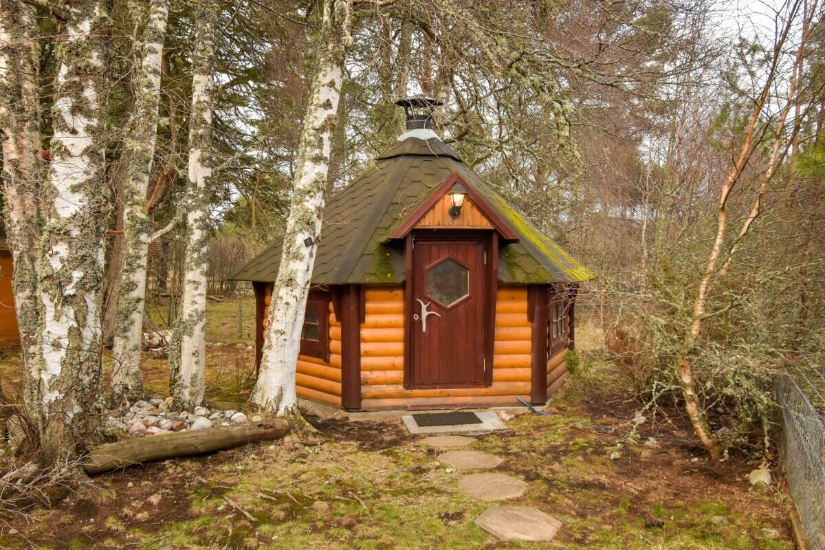 A Stunning Log Cabin with a Substantial Income Stream in The Cairngorm National Park (ref 1819) Photo 14