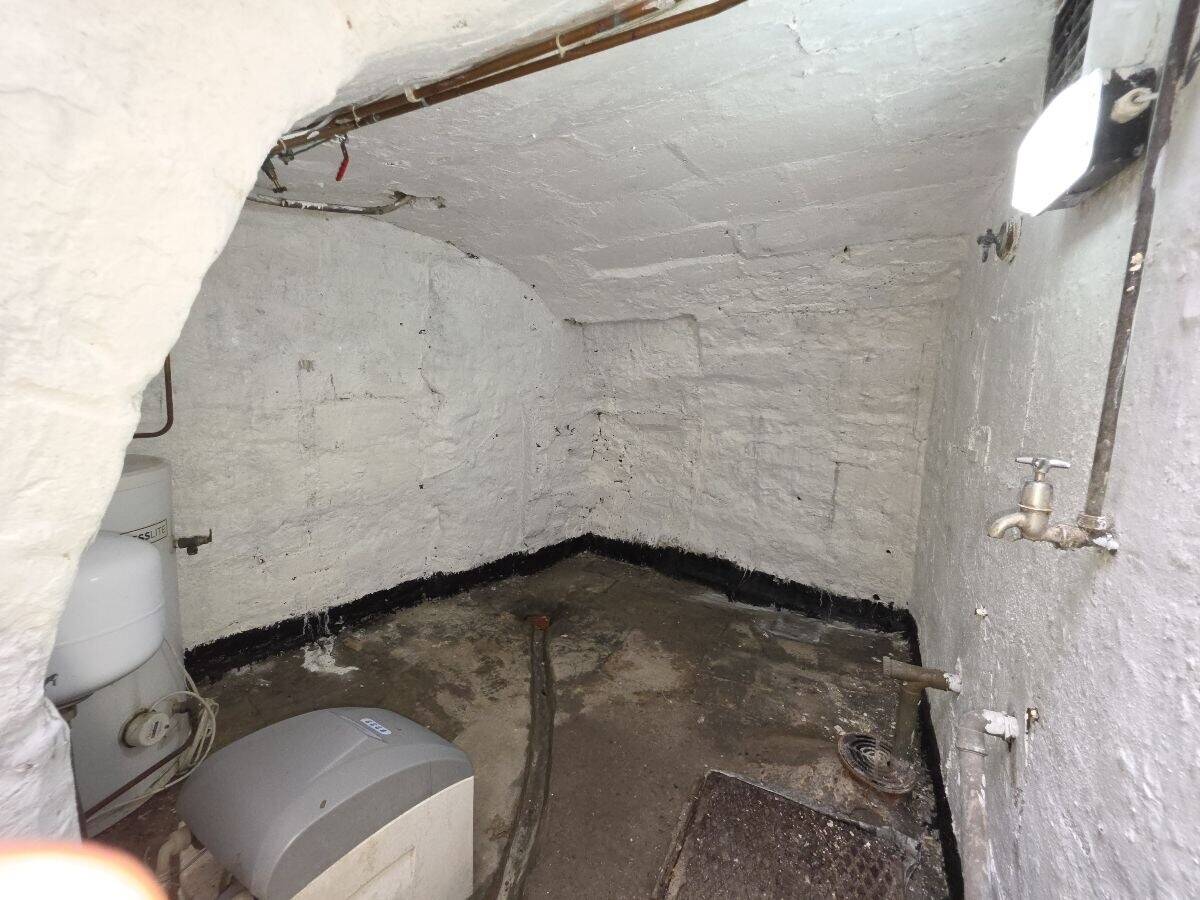 Bath City Centre Overlooking Abbey & Roman Baths - New Lease Available