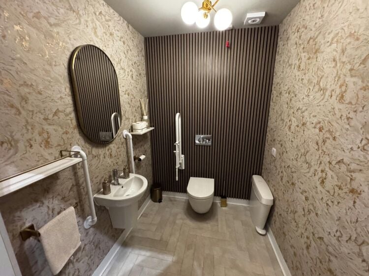 High End HIS Registered Clinic for Sale in Viewpark Uddingston with 6 Treatment Rooms Photo 14