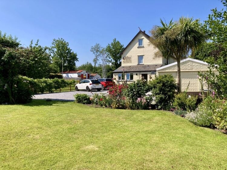 LICENSED TEAROOM/RESTAURANT AND BED & BREAKFAST