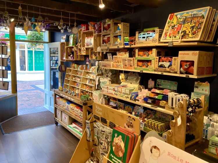 AWARD WINNING GIFTS & GREETING CARDS OUTLET