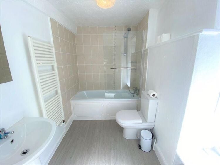 Investment Property For Sale in Torquay Photo 14