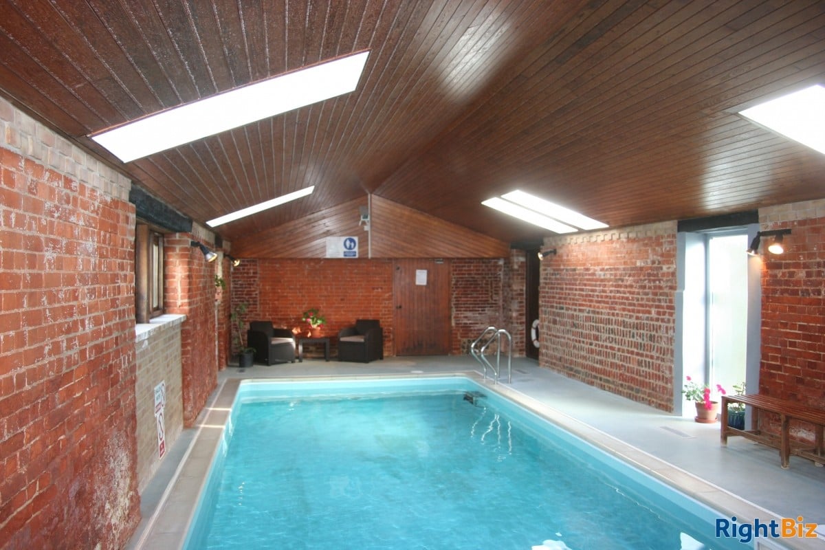 HOLIDAY COTTAGE COMPLEX IN THE HEART OF THE NORFOLK BROADS Photo 15
