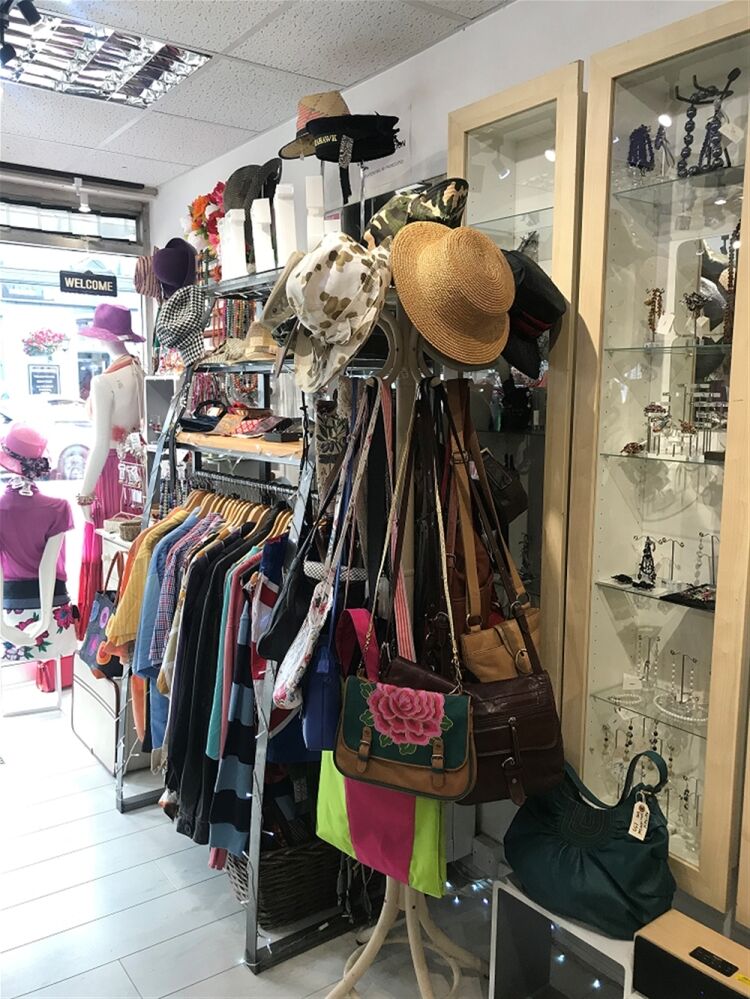 TOWN CENTRE LADIES DESIGNER FASHIONS & ACCESSORIES EMPORIUM IN NORTH CORNWALL