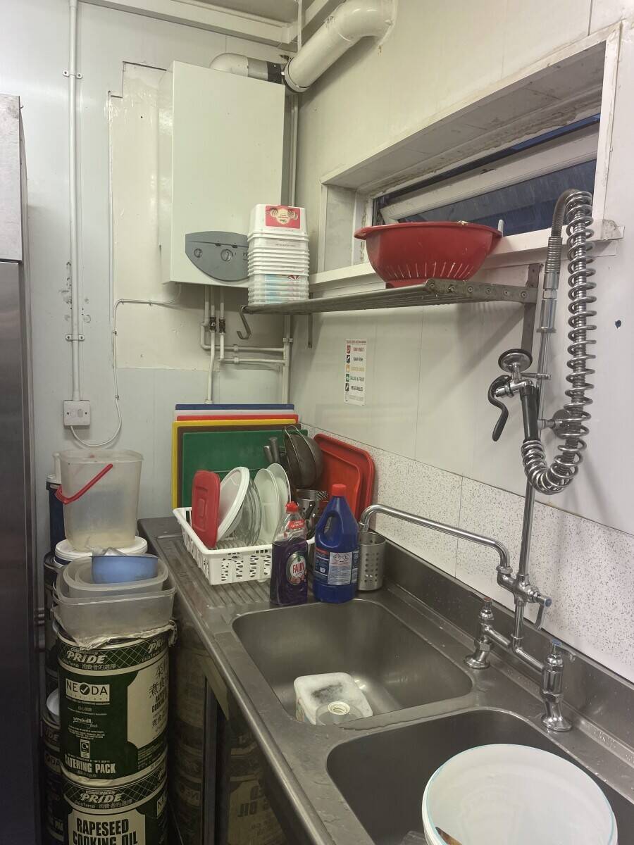 Pizza shop Takeaway with sitting area  for sale leasehold Photo 15