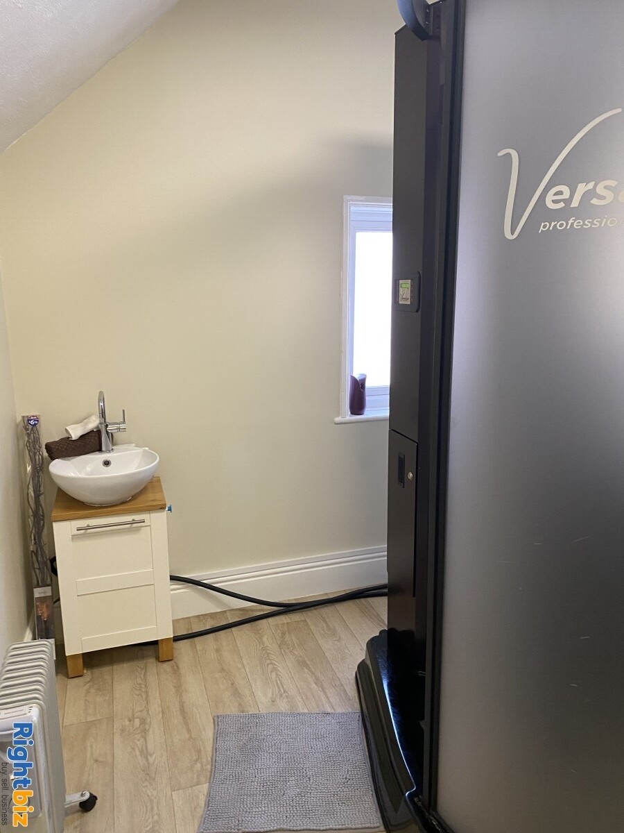 Leasehold Beauty and Tanning Salon for Sale