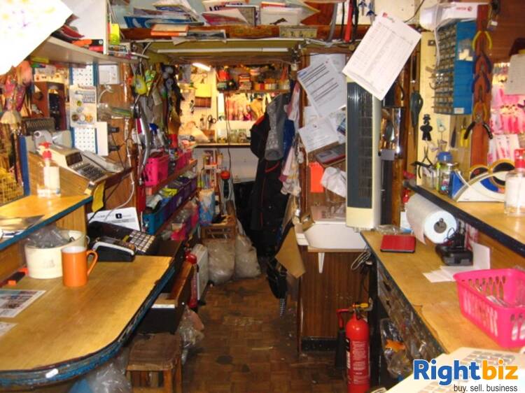 Freehold Gift Shop Located In East Looe Photo 15