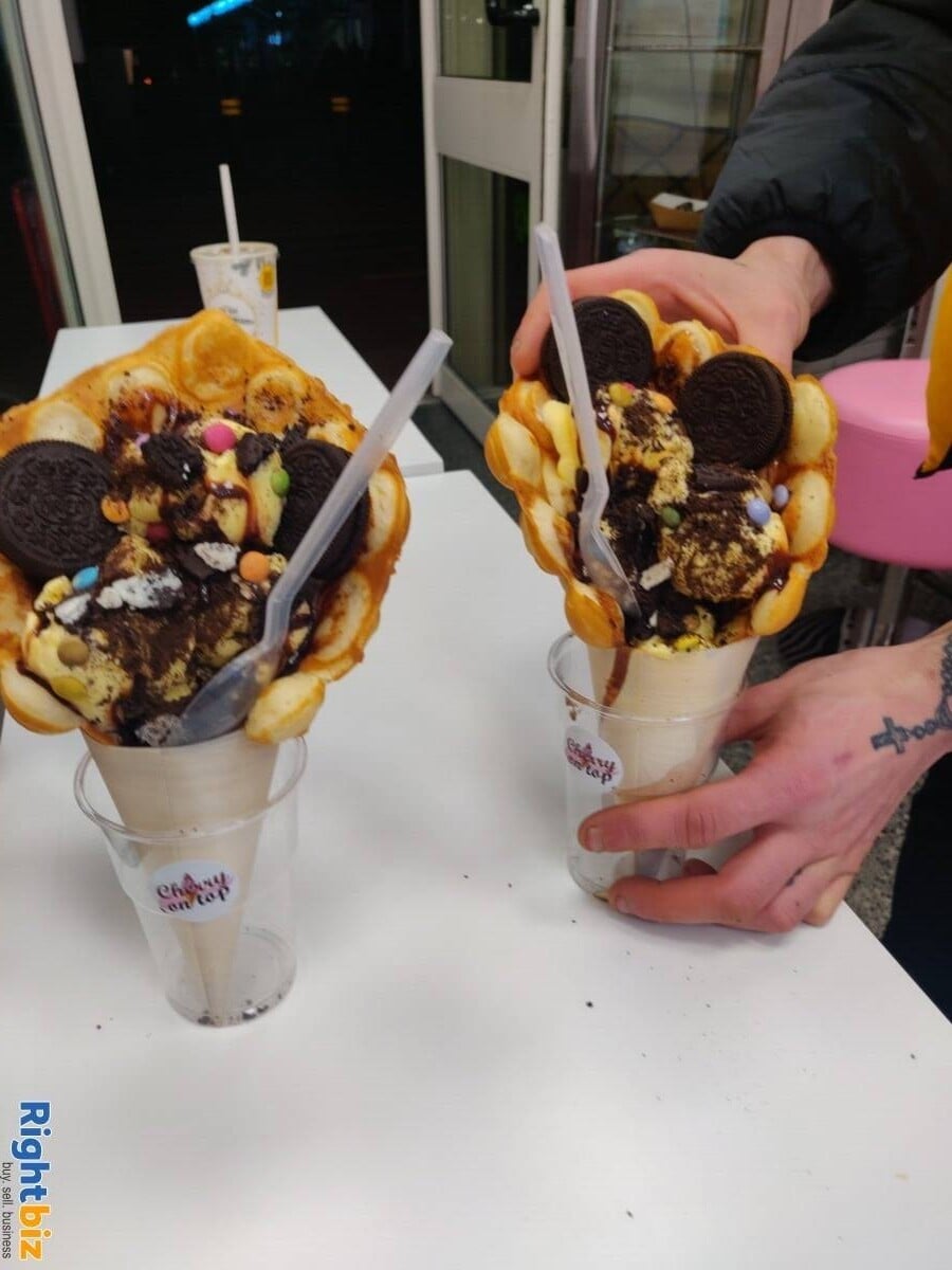 Desserts / bubble tea  shop/ cafe for sale in Cwmbran shopping centre south wales Photo 15
