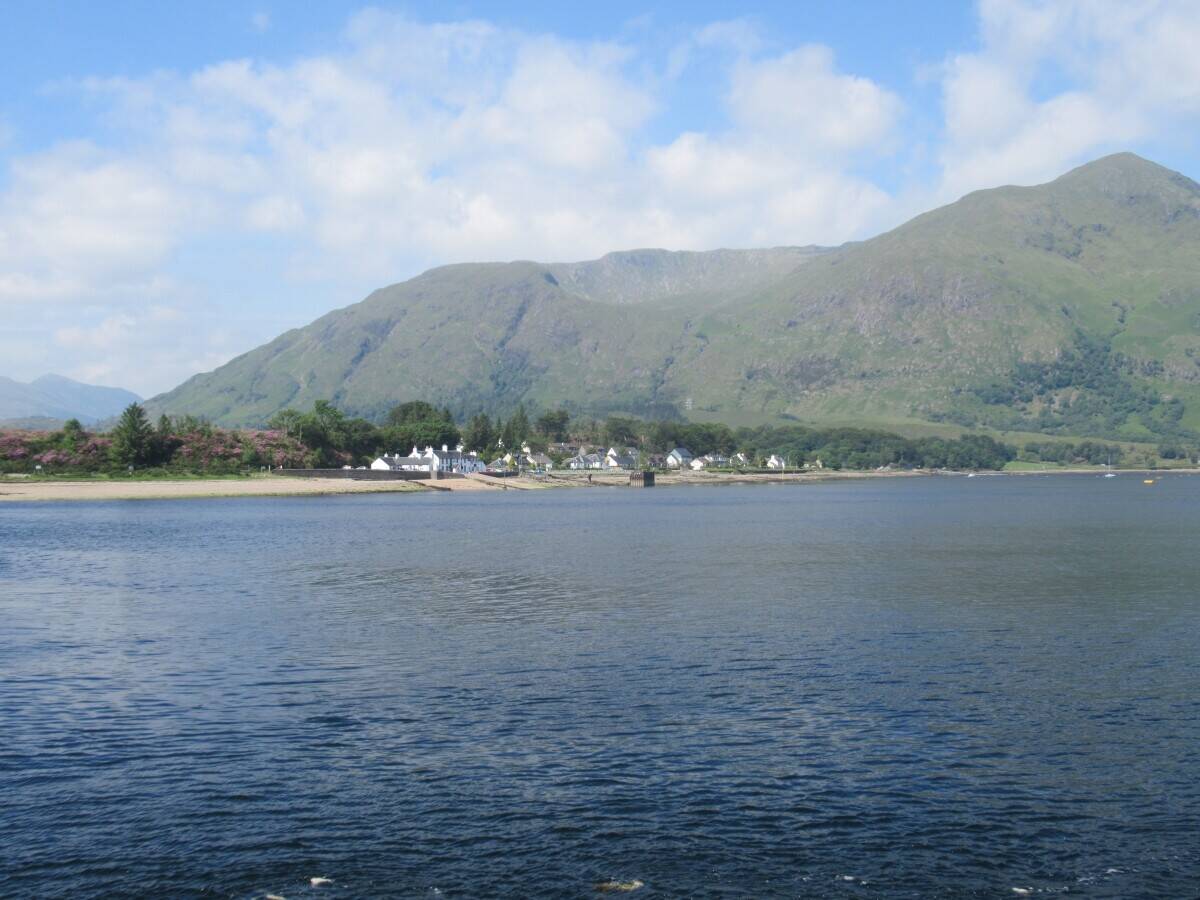 Fabulous Waterside Inn overlooking the Iconic Loch Linnhe - For Sale