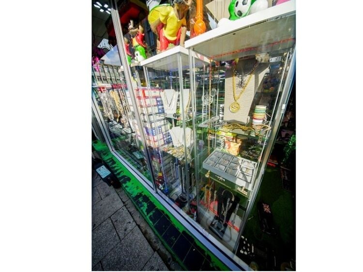 Well established wholesalers of smoking accessories and vapes shops for sale