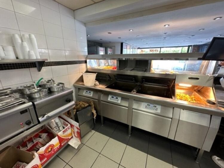 Leasehold Fish & Chip & Pizza Takeaway Located In Nuneaton