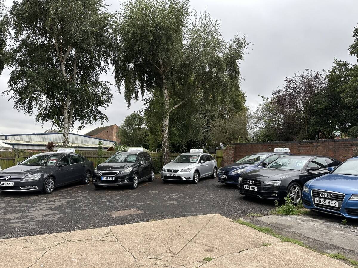 Car Sales w Garage In Nottingham for sale