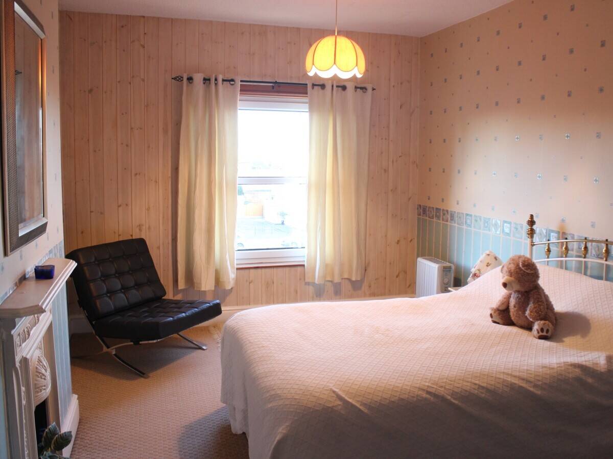 LINCOLNSHIRE COAST - HIGH STREET CAFE WITH 5 DOUBLE BEDROOMS