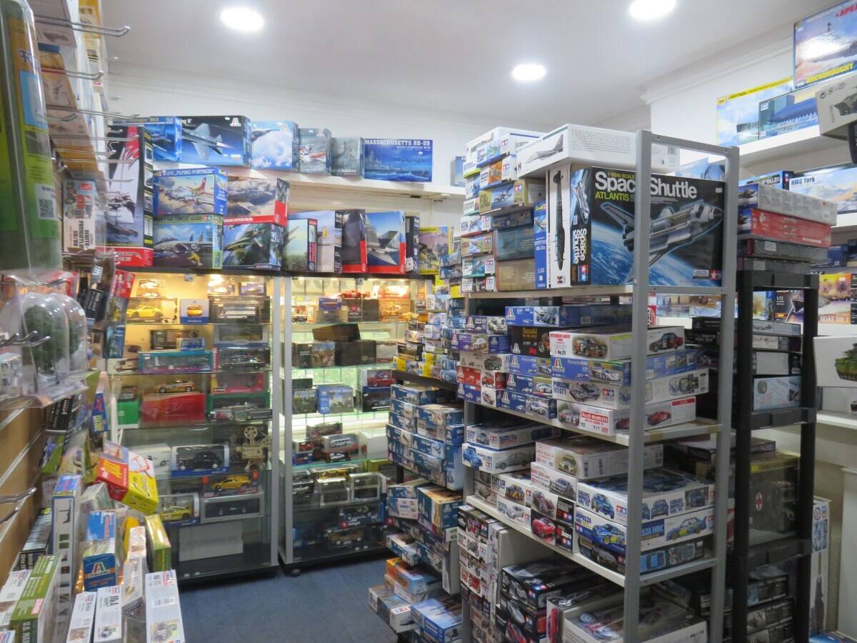 Very Well-known Long Established Post Office, Gifts, Confectionary and Model Gifts Shop Photo 15