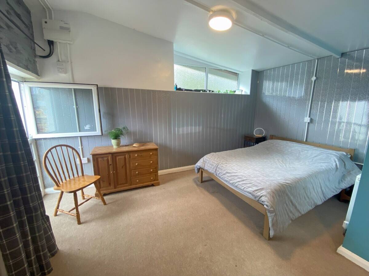 GWYNEDD - 19 BEDROOM HOSTEL AND CAMPSITE ON THE FRINGES OF SNOWDONIA NATIONAL PARK
