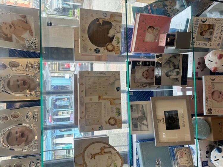 HALLMARK CROWN CARD AND GIFT SHOP - DERBYSHIRE Photo 15