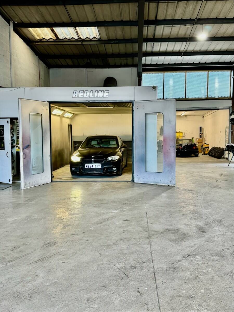 Car repair garage in Cardiff
