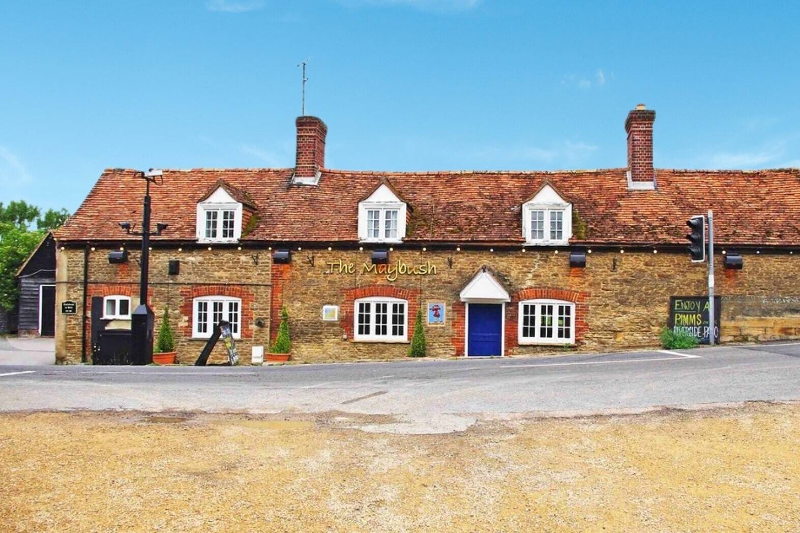 OXFORDSHIRE - STUNNING RIVERSIDE GRADE II LISTED FREE HOUSE Photo 15