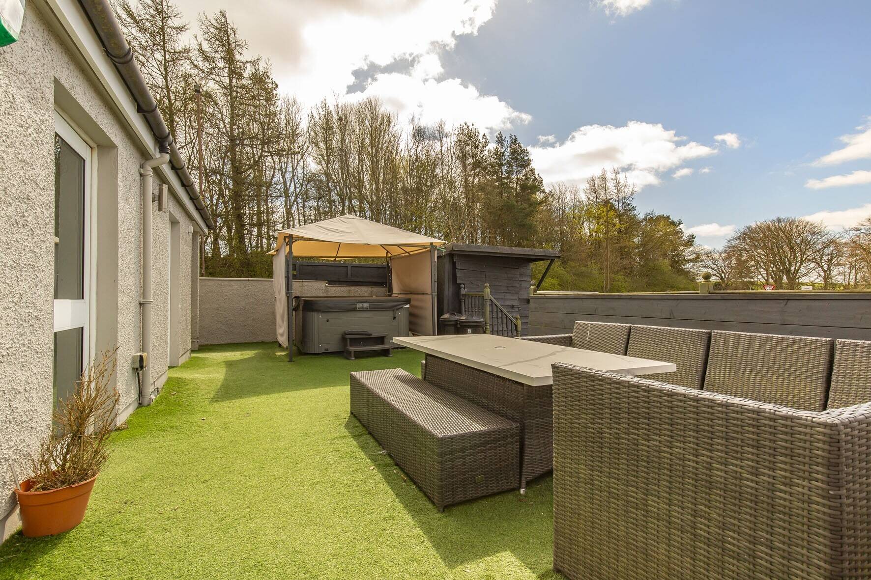 An outstanding luxury self-catering business with sumptuous owners/managers accommodation (ref 1691)