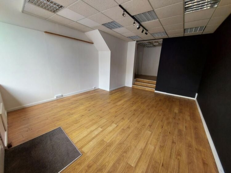 Freehold Commercial Property Located In Redruth Photo 15