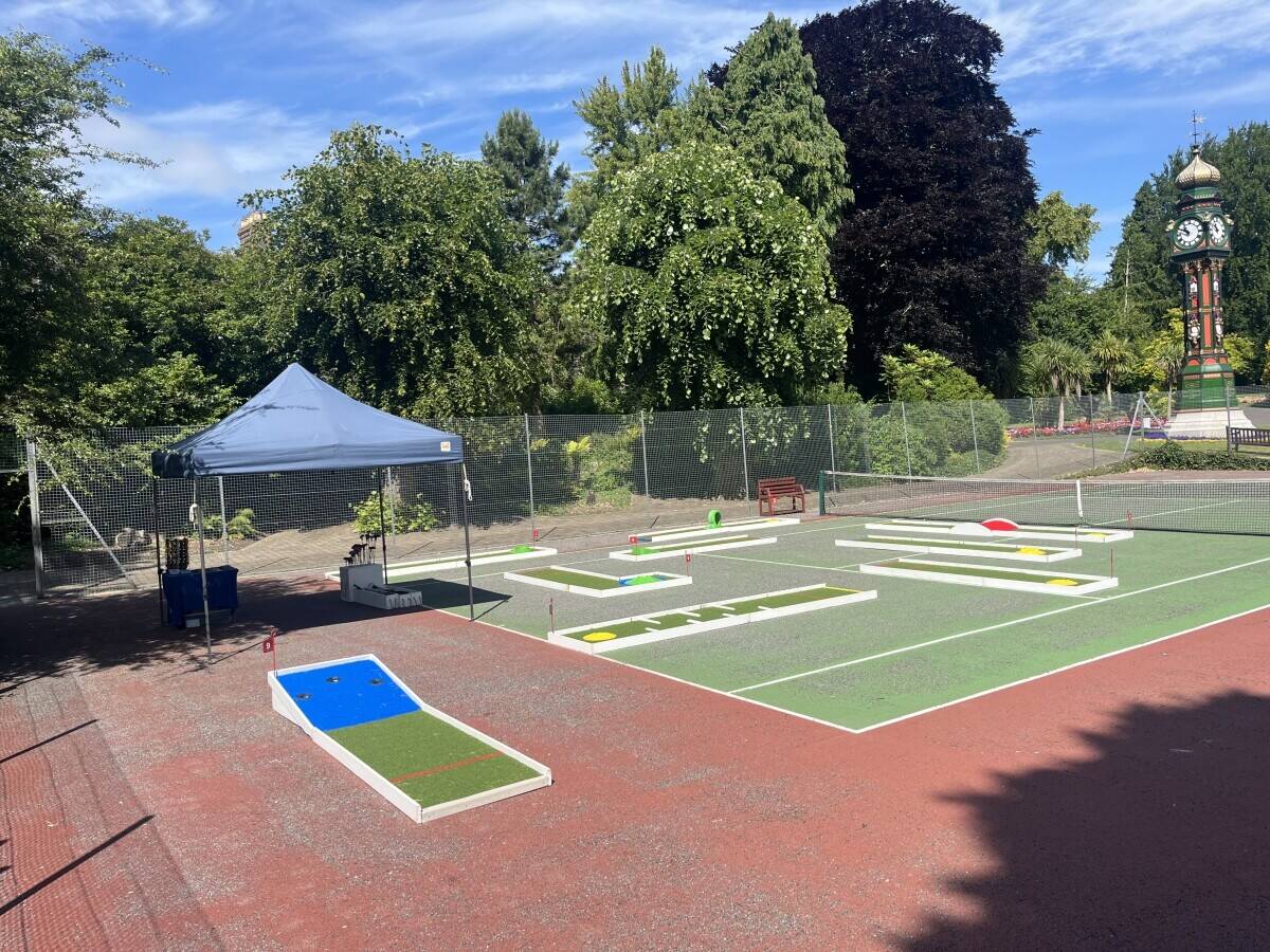 9 hole mobile mini golf course