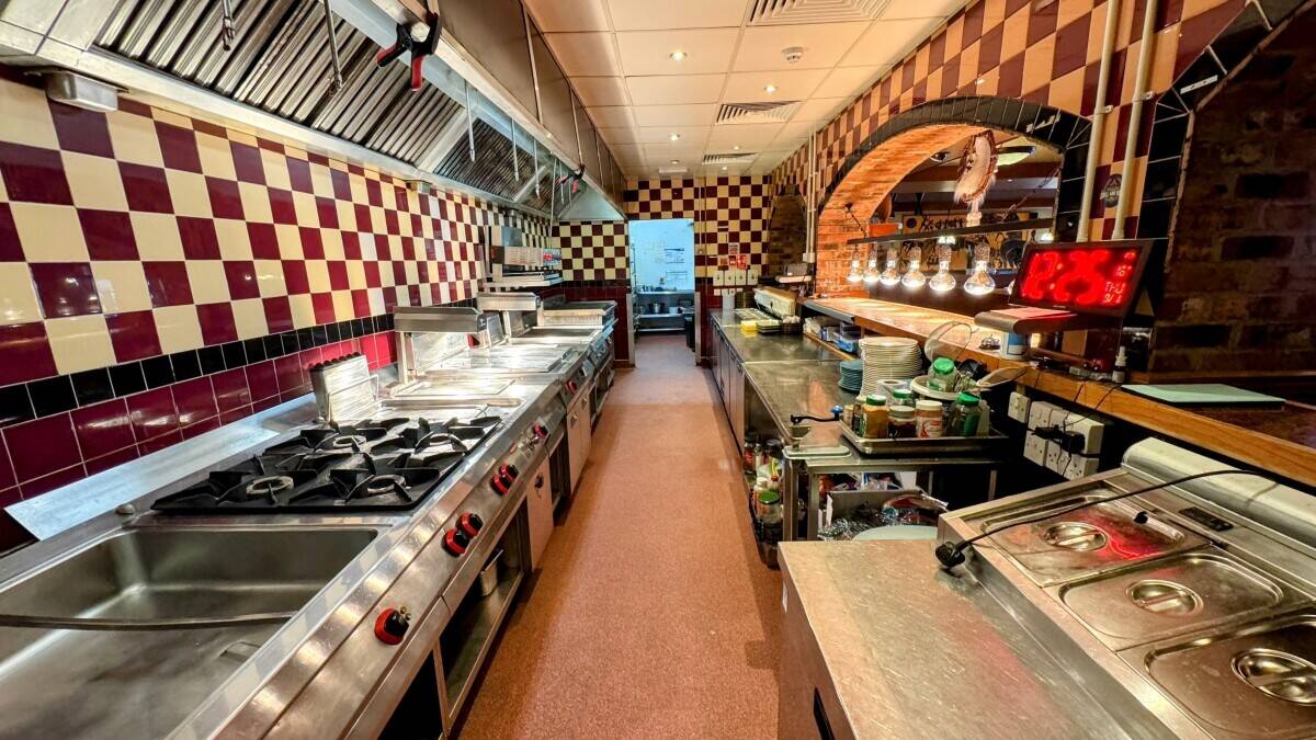 Licensed bar and restaurant business for sale in the established Showcase Leisure Park Photo 15