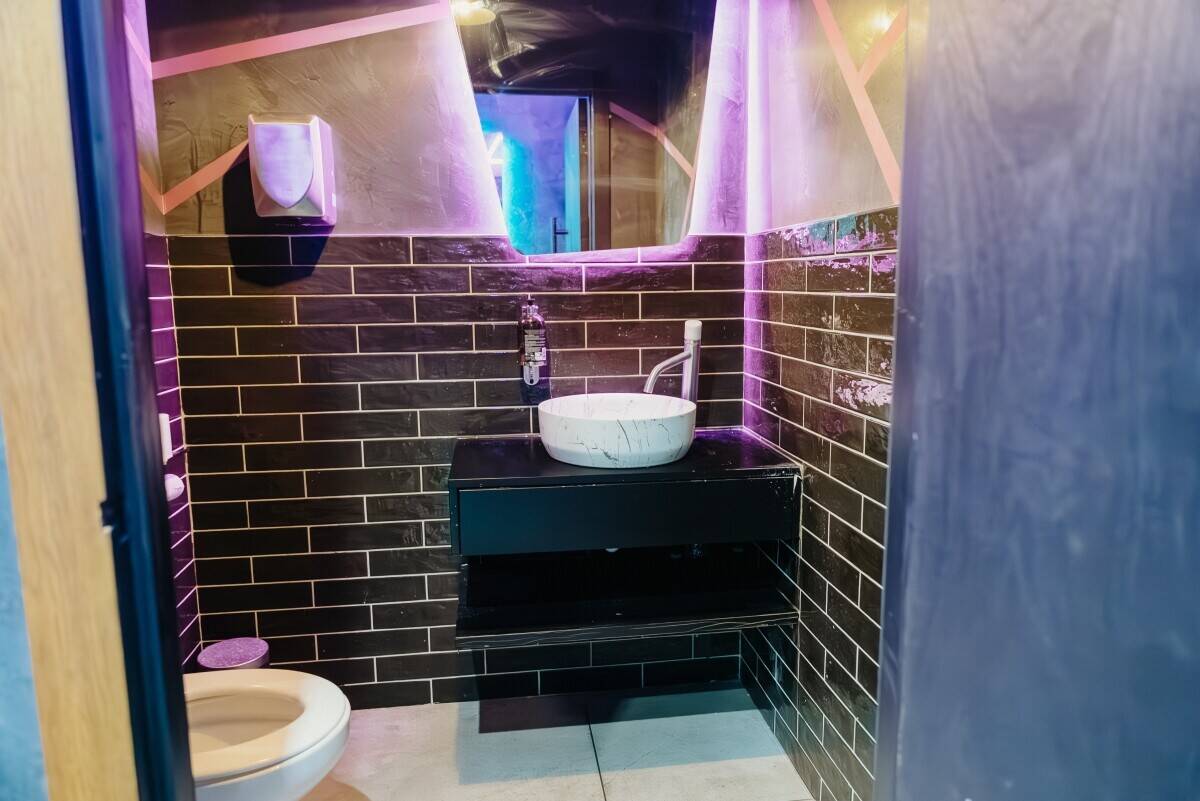 High End Roof Top Shisha lounge And Restaurant