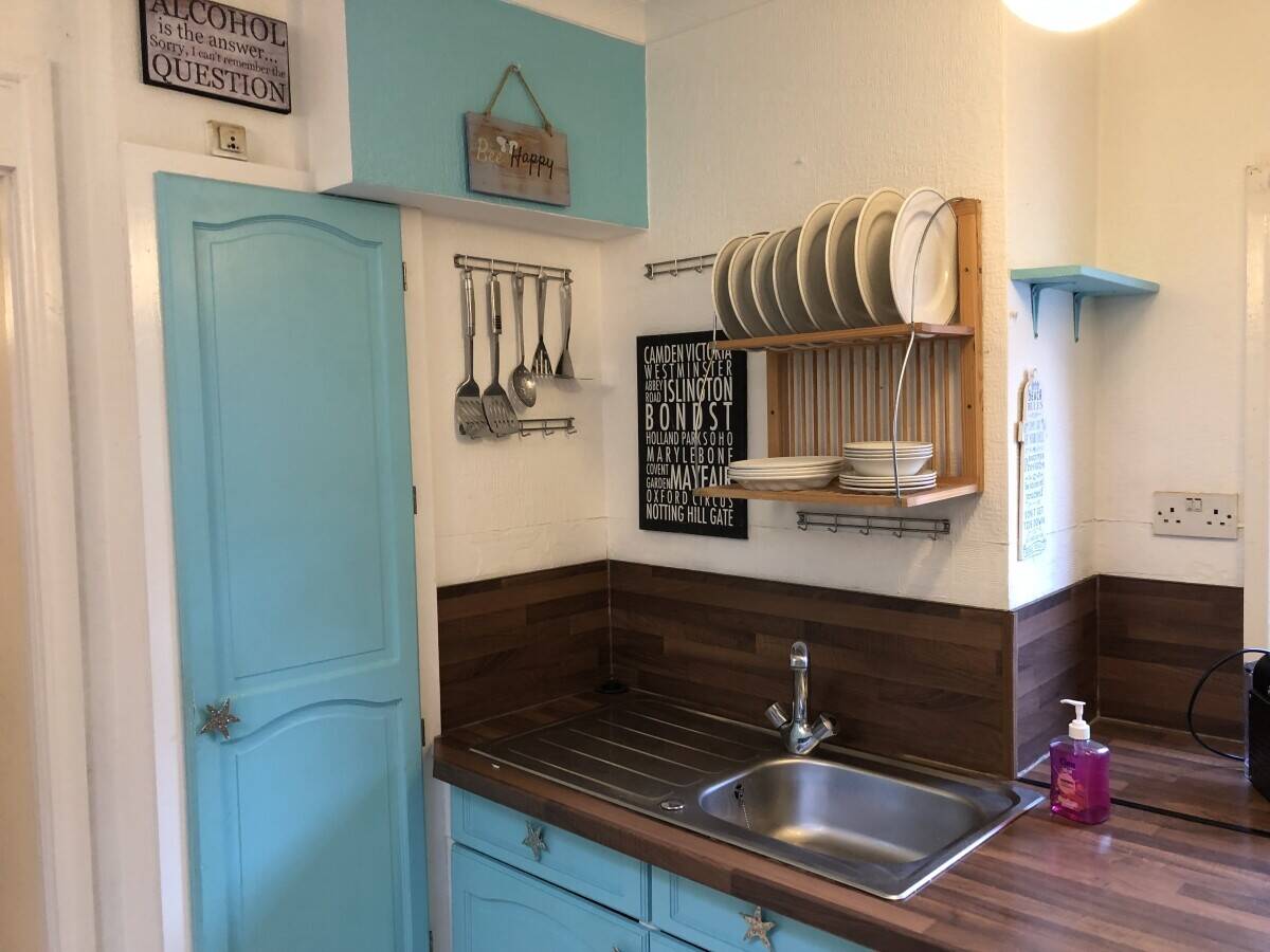 CORNWALL   SHOP  +  SELF CONTAINED FLAT OVER