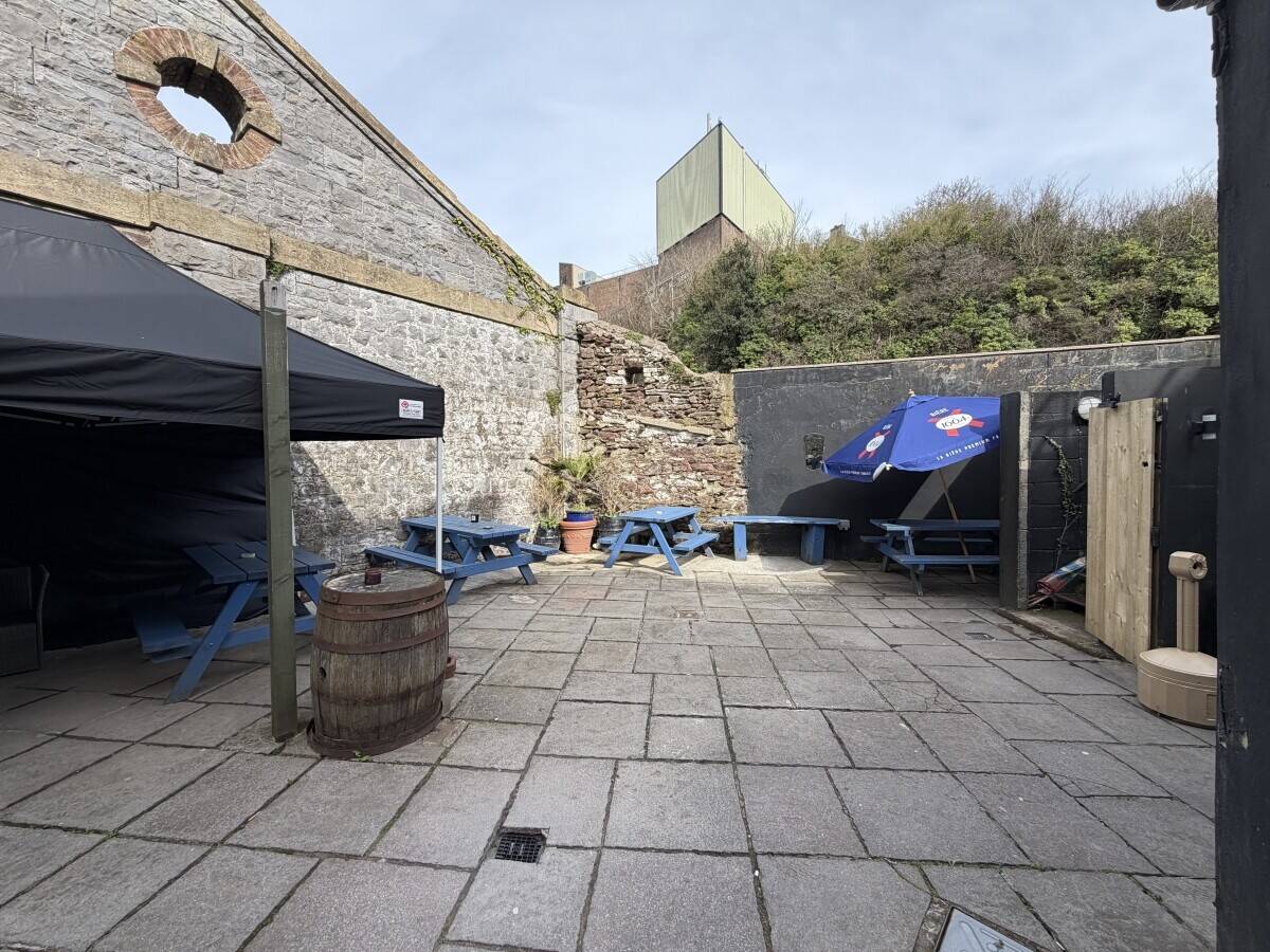 PEMBROKESHIRE - SUBSTANTIAL PUBLIC HOUSE IN BUSY TOWN CENTRE LOCATION OVERLOOKING MARINA