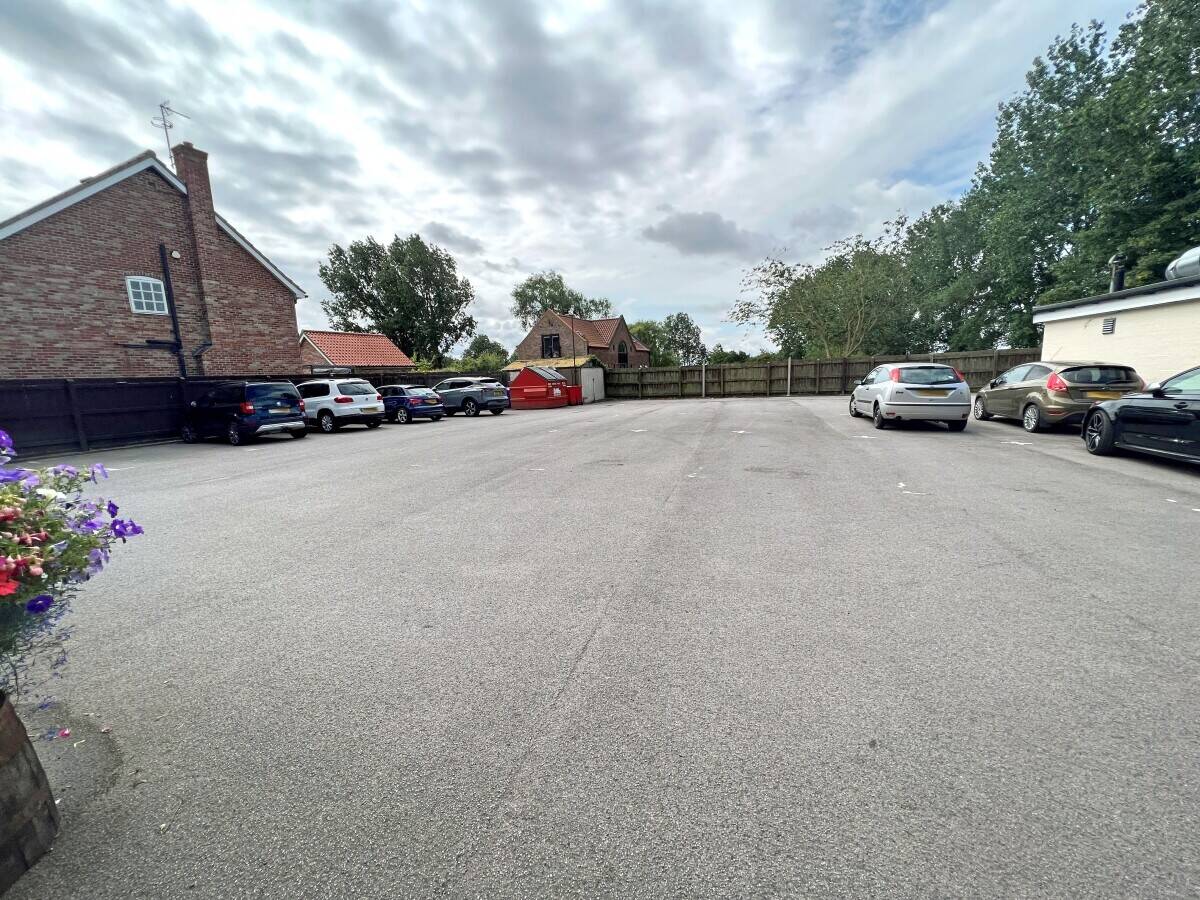 EAST YORKSHIRE - COUNTRY PUB AND RESTAURANT WITH £215,000+ EBITDA