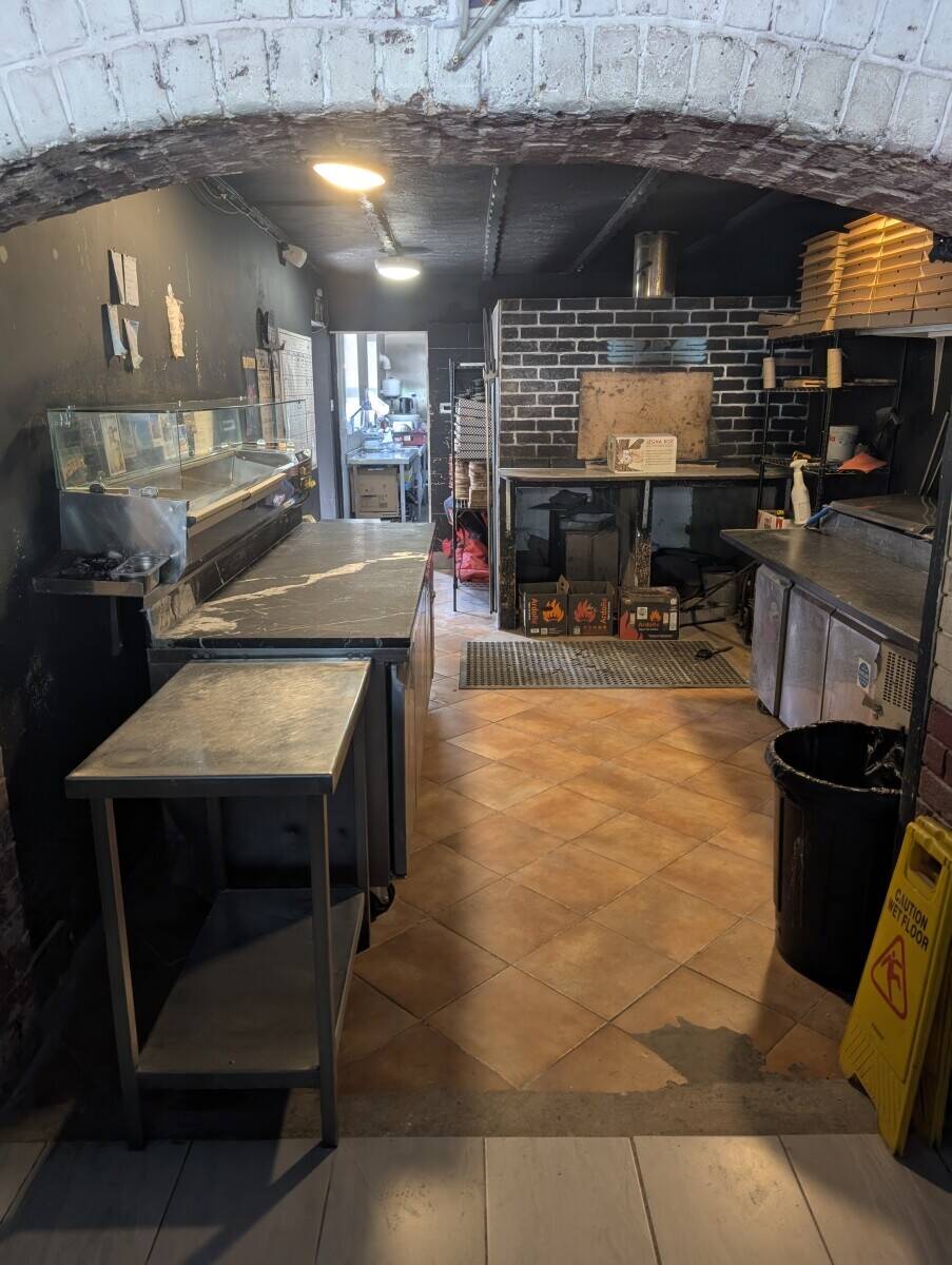 Wood fired pizza takeaway and restaurant for sale Photo 14