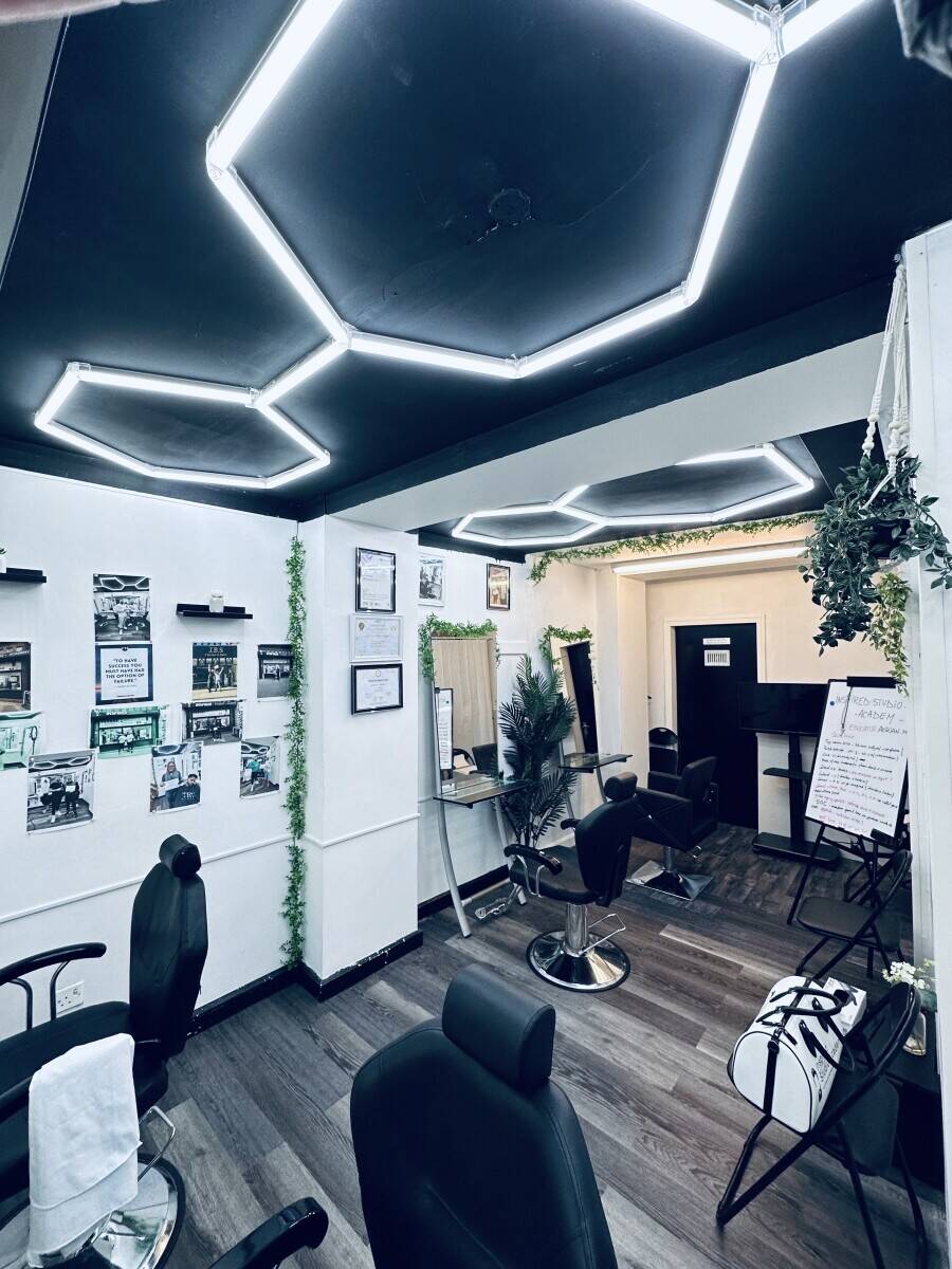 Beginner Barber Academy Photo 15