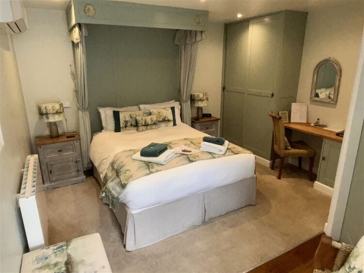 House For Sale in Leeds Photo 15