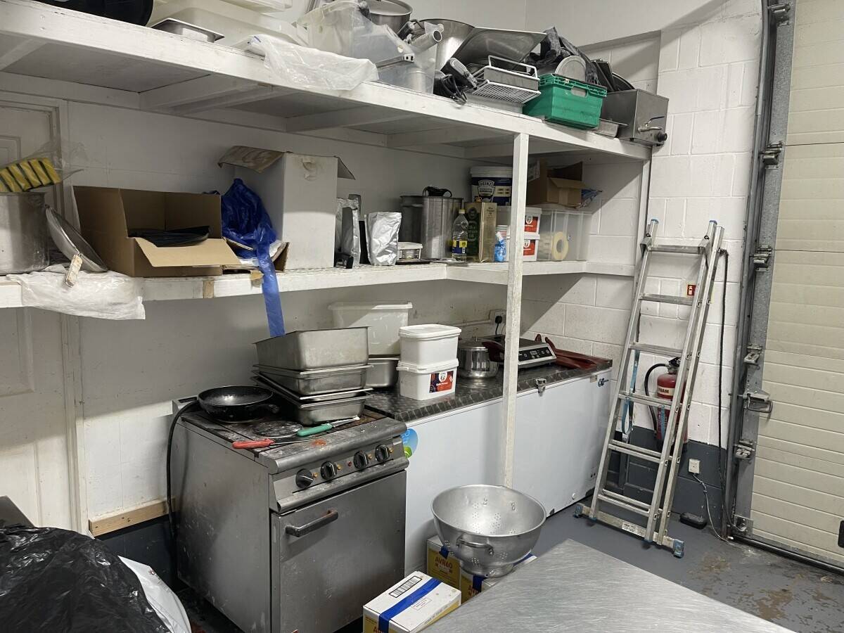 Excellent location dark kitchens for sale - VERY SPACIOUS Photo 15