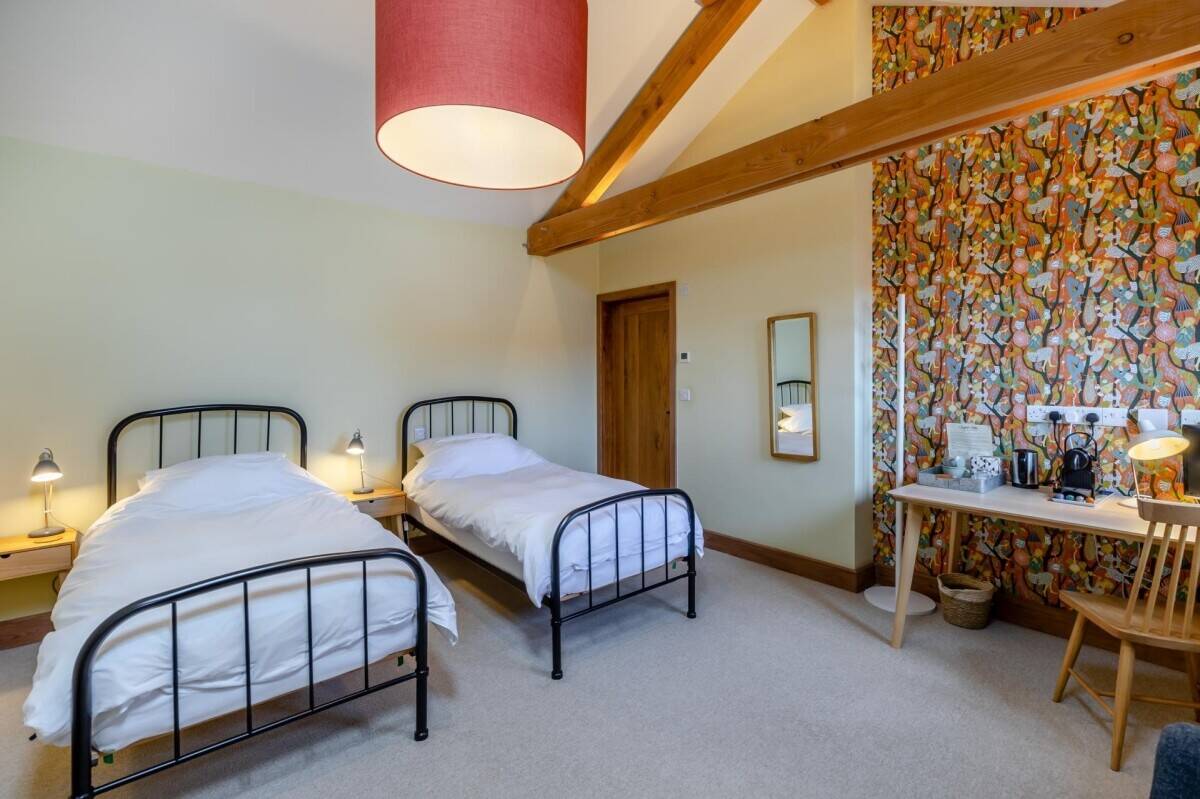 Farm House plus The Retreat -  Thriving Guest Business that sleeps 16 Photo 15