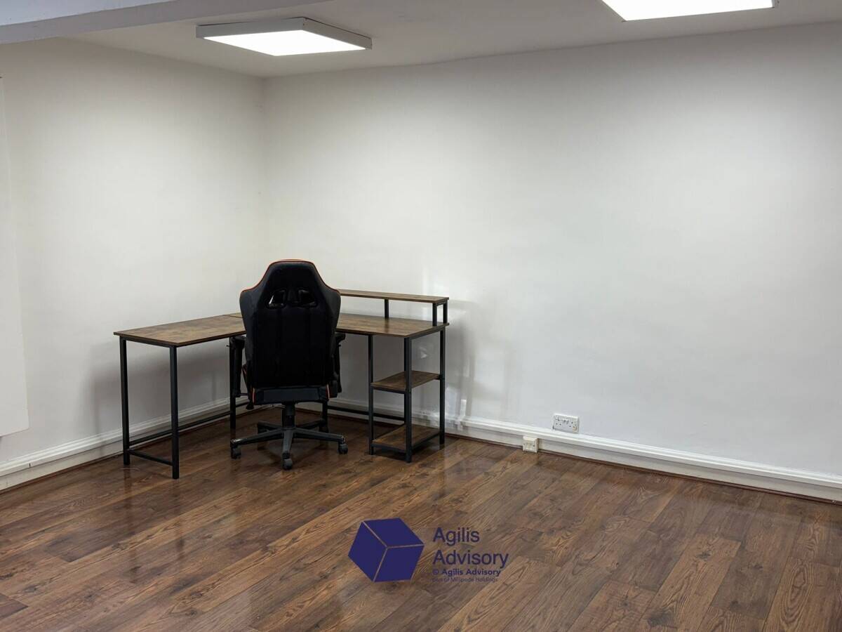 PRICE REDUCED! Prime Barber Shop Opportunity in the Heart of Banbury
