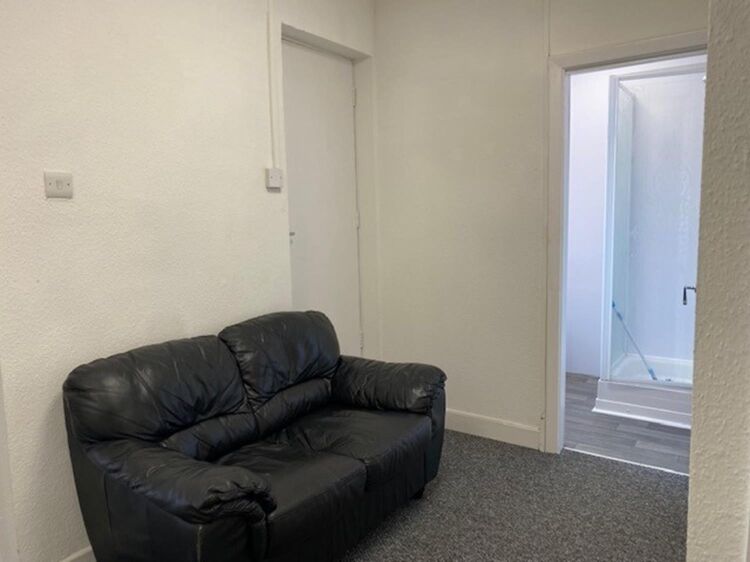 Leasehold Tanning Salon & Beauty Rooms Located In Northfield