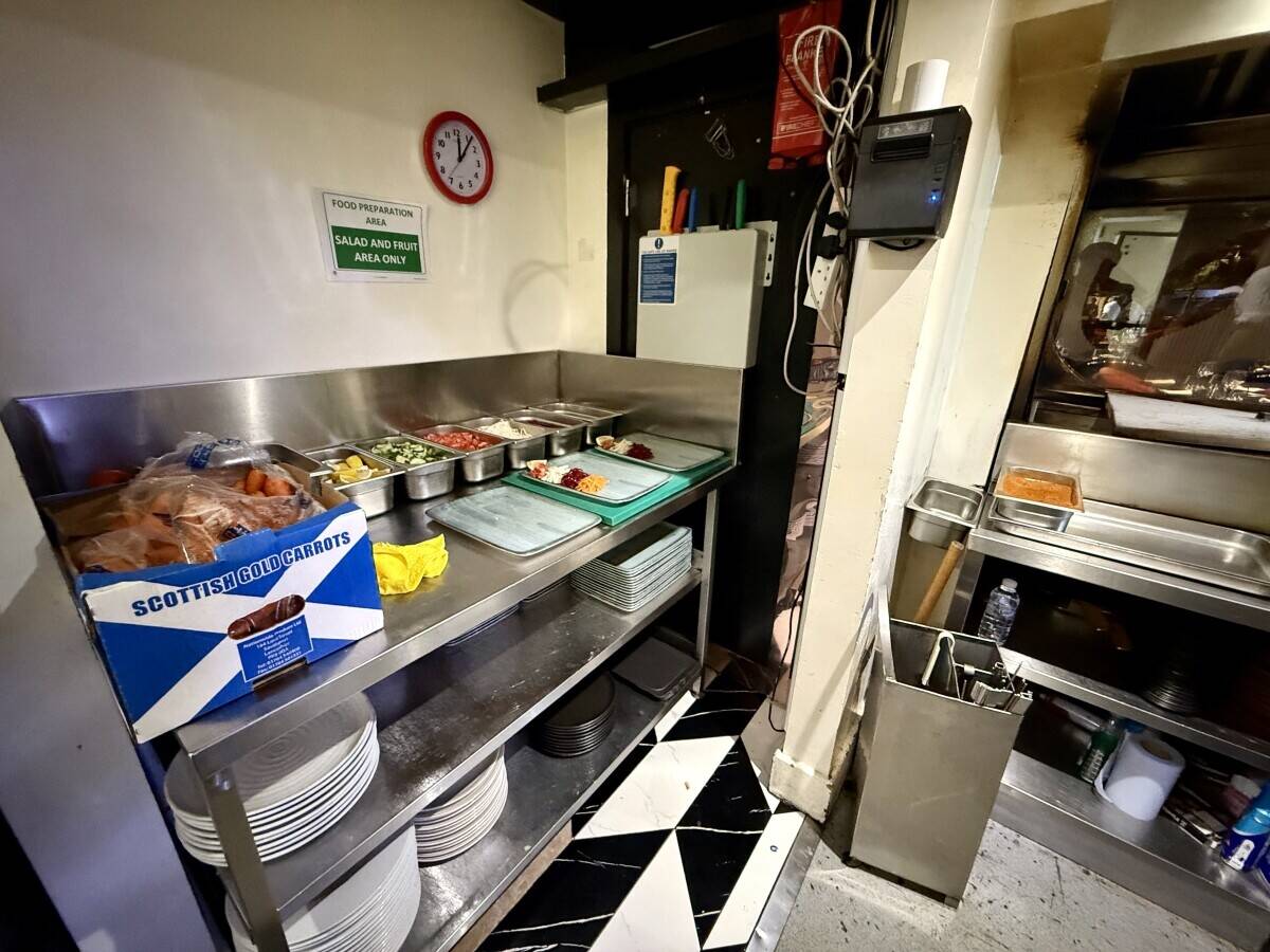 Restaurant, Cocktail Bar & Shisha Lounge with Flats above for Sale in Buckinghamshire Photo 15