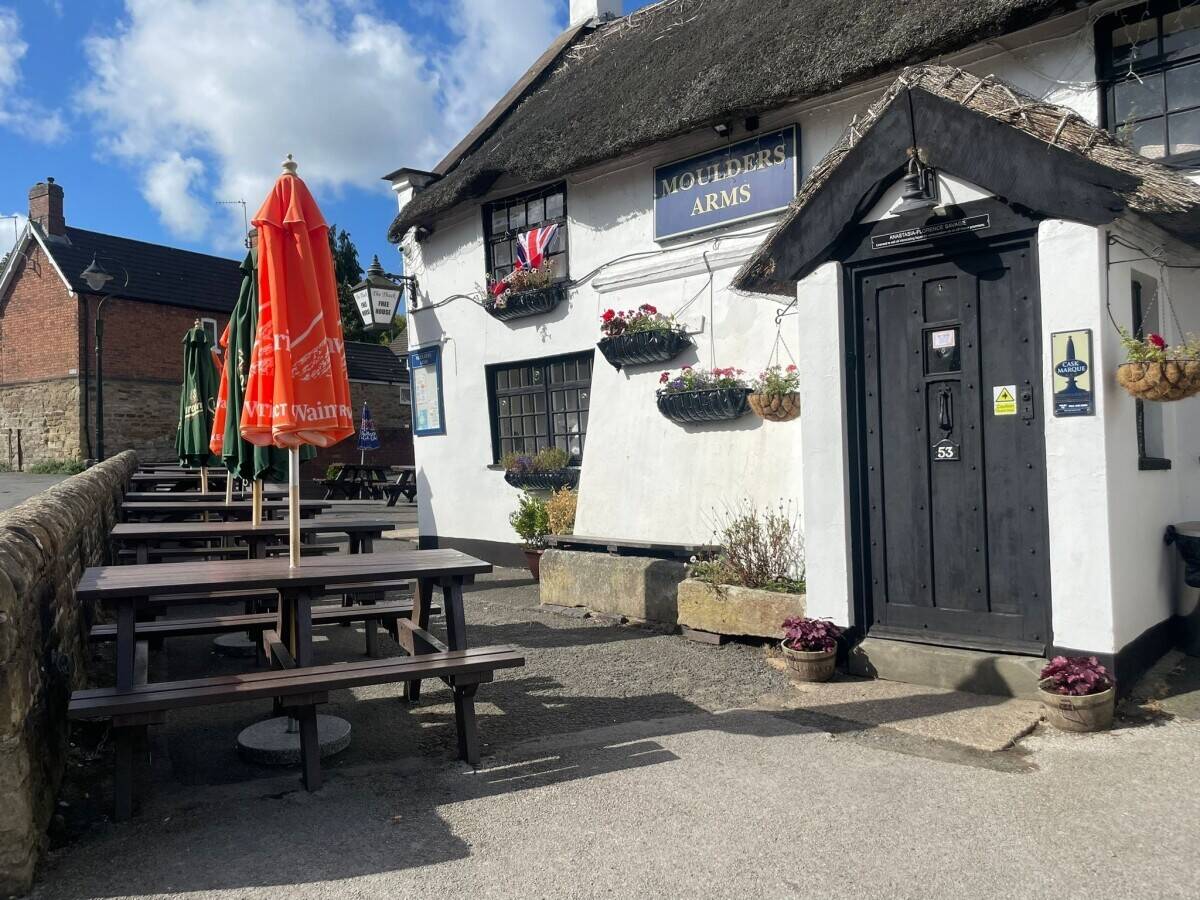 DERBYSHIRE - TRADITIONAL COMMUNITY PUBLIC HOUSE AND RESTAURANT Photo 15