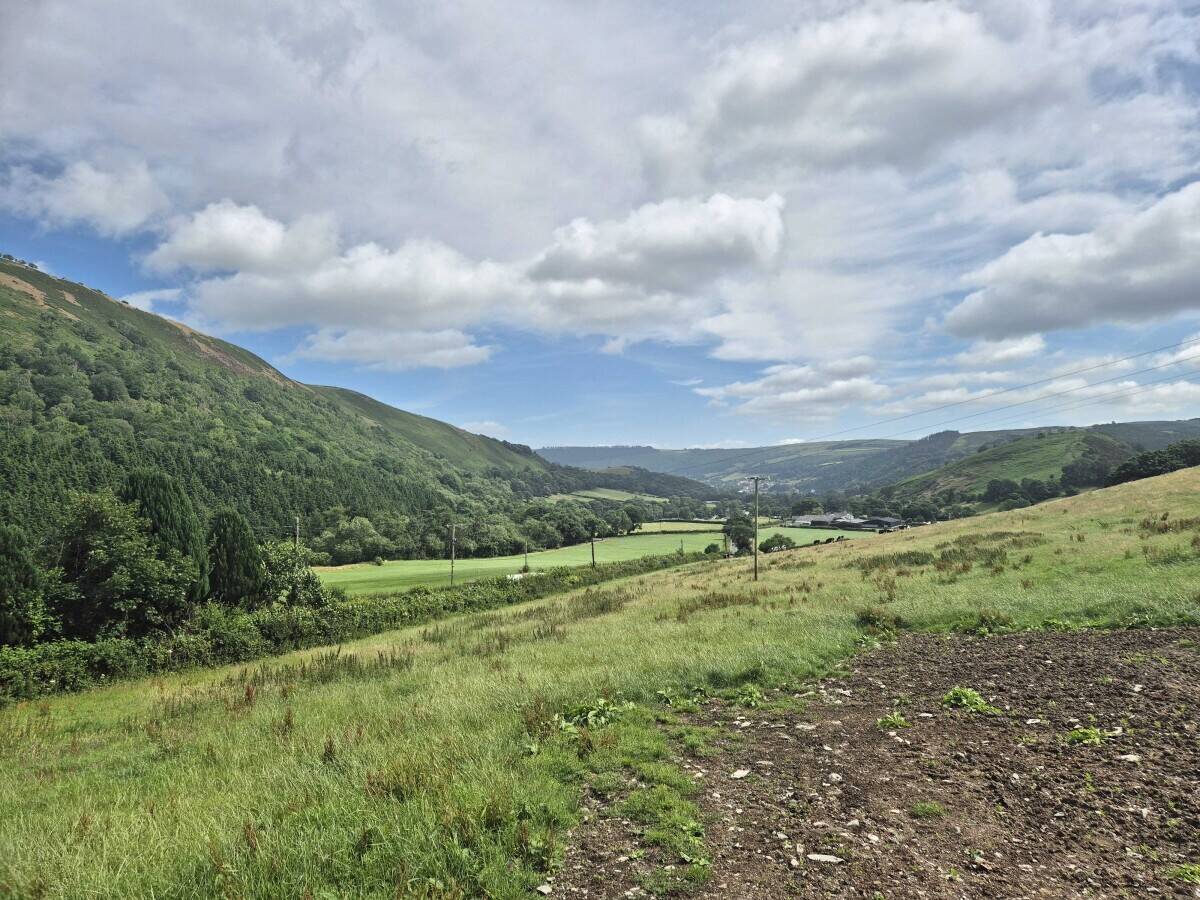 DENBIGHSHIRE - RENOWNED DESTINATION VENUE ON MOUNTAIN PASS