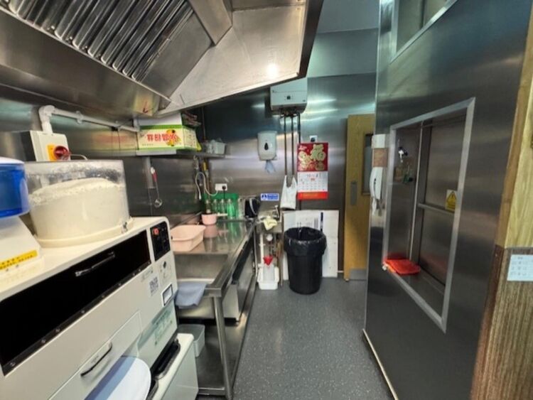 Leasehold Chinese Noodle Restaurant Located In Coventry Photo 15