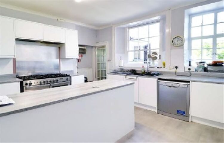 Captivating 7-Bedroom Georgian Guest House with En Suites for Sale For Sale in Minehead