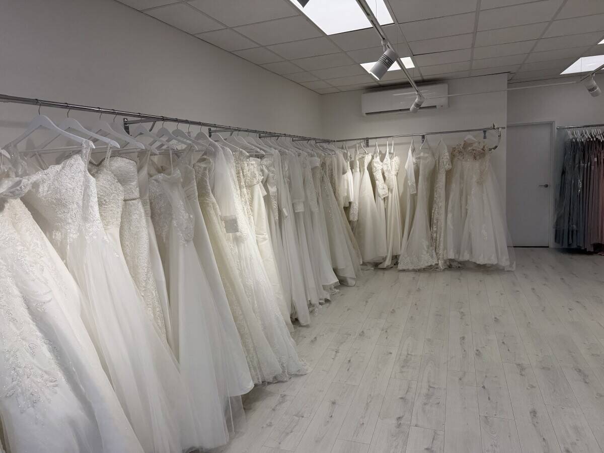 Wedding dresses business to sell Photo 13