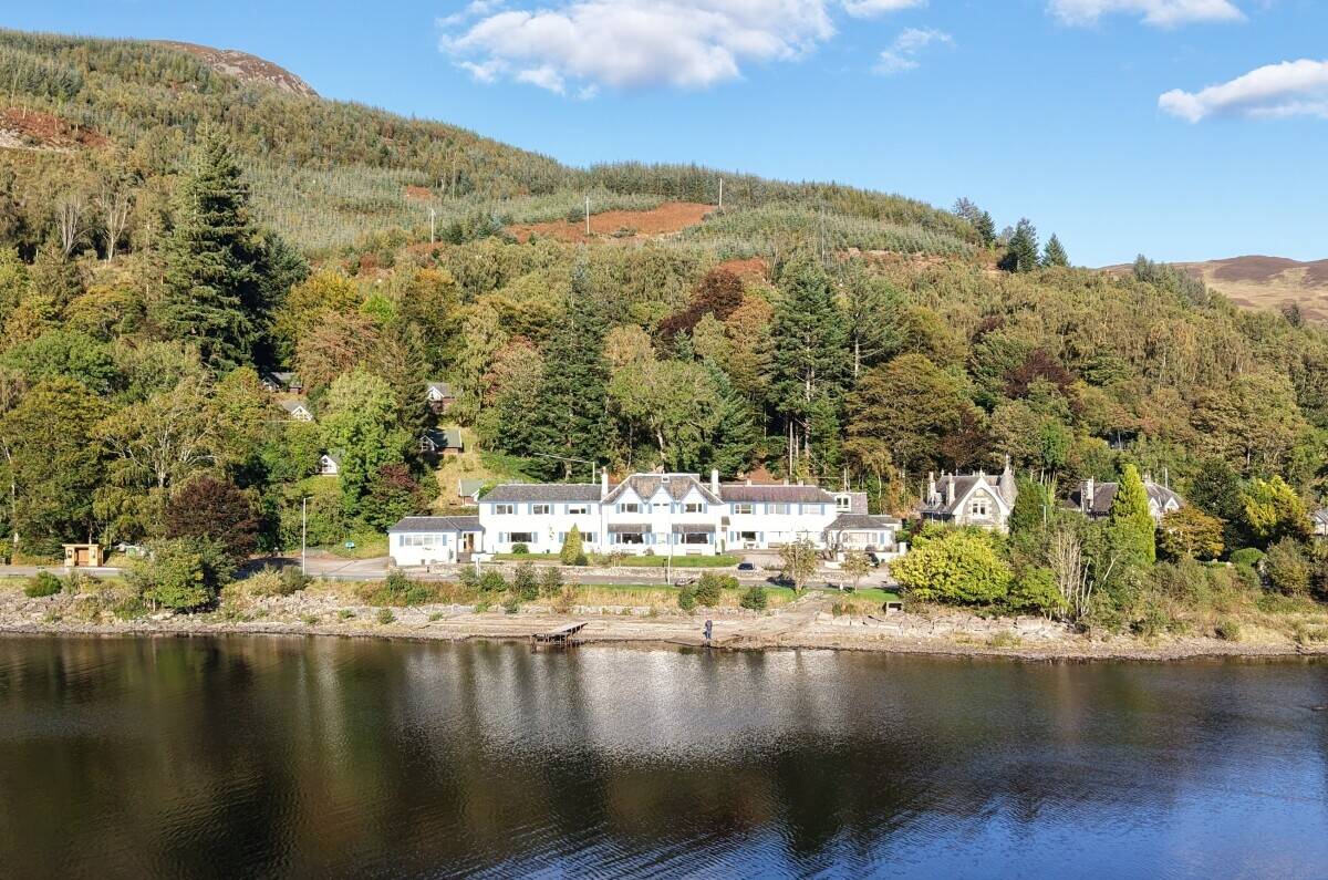 Established, Attractive 12-Bedroom Lochside Hotel - For Sale Photo 15