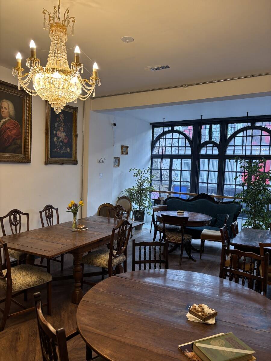 Coffee shop/Sandwich bar on main tourist street in city center. Photo 15