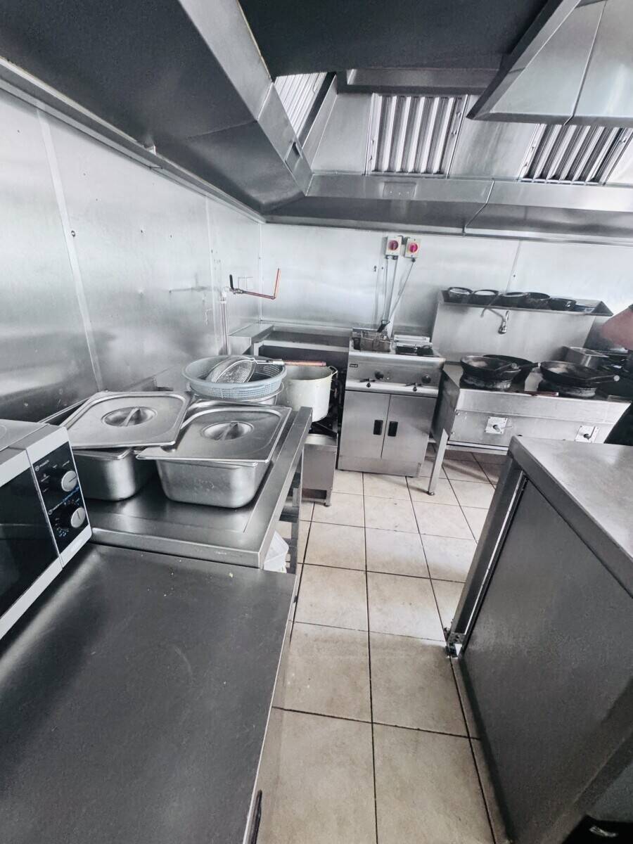 Charming Restaurant for Sale: Prime Location in Cambridge , Just Walk Distance From Cambridge Train Station Photo 15