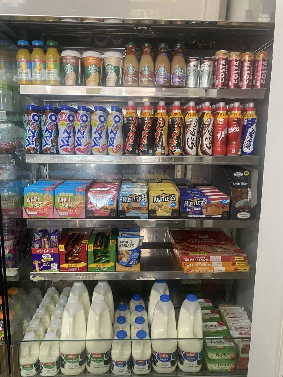 Convenience store Photo 15
