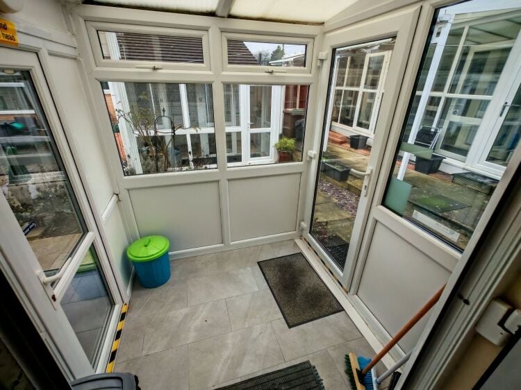 5-Star Licensed Cattery - Capacity for 30 Cats - Nottingham Photo 15