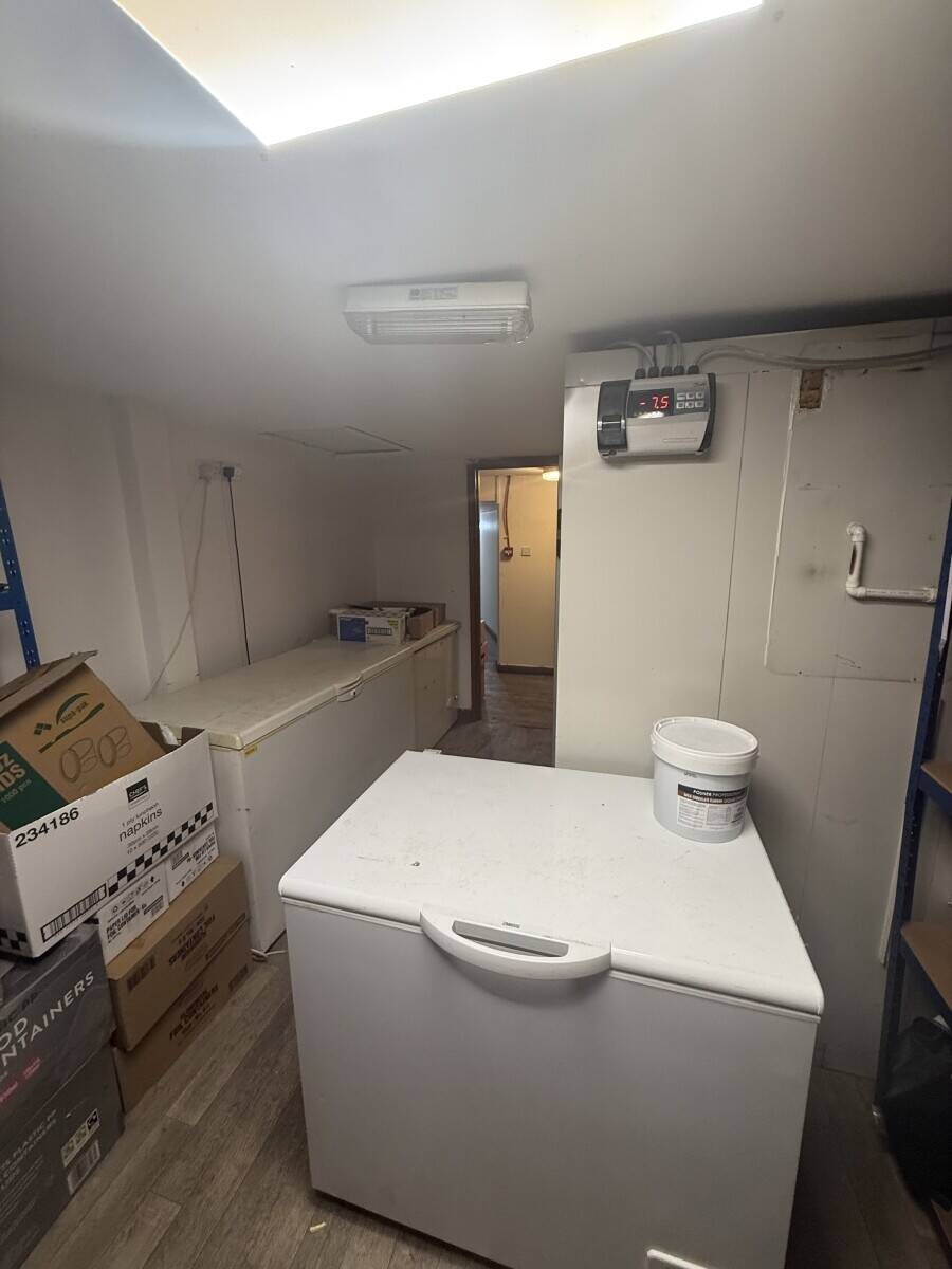 Takeaway & Dessert Shop for Sale &ndash; Turnkey Opportunity Fully operational and Well-presented Photo 15